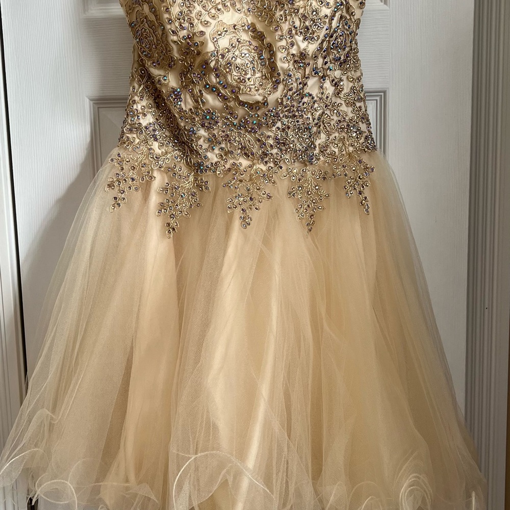 Beautiful NWOT cream cocktail dress XS